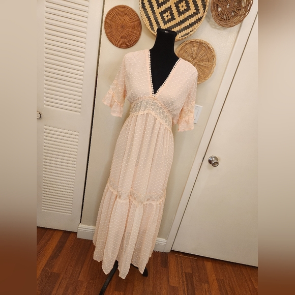 Swiss Dot Lace Maxi Dress With V Neck And Ruffles - Picture 6 of 9